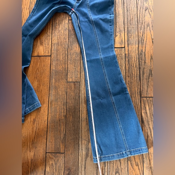 WRANGLER High Rise Flare Jeans with Seamed Detail Size 27 *NEW* *TAGS ON* - Picture 5 of 8